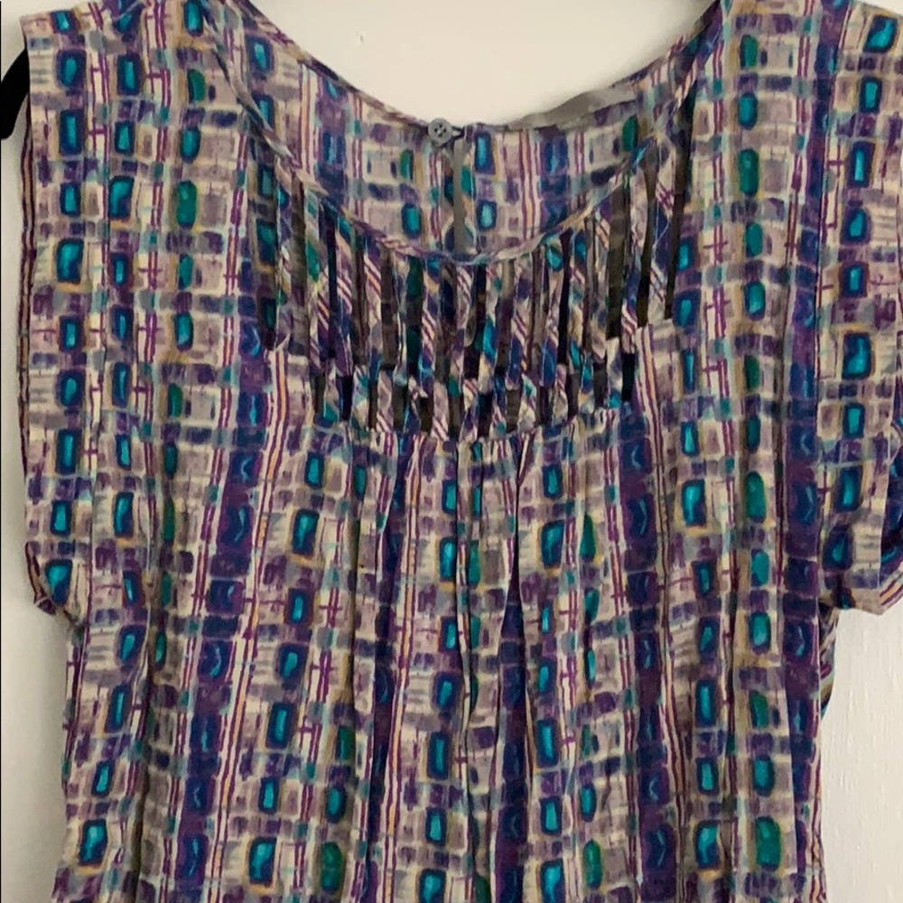 Colorful box sleeve top with front cage detail - Picture 2 of 6